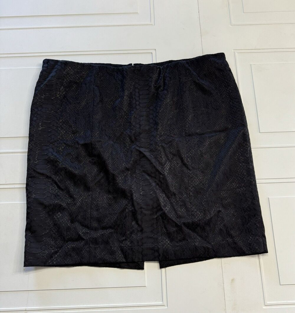 Lane Bryant Womens Size 22 Snake Skin Pattern Black Mini Skirt with Back Slit